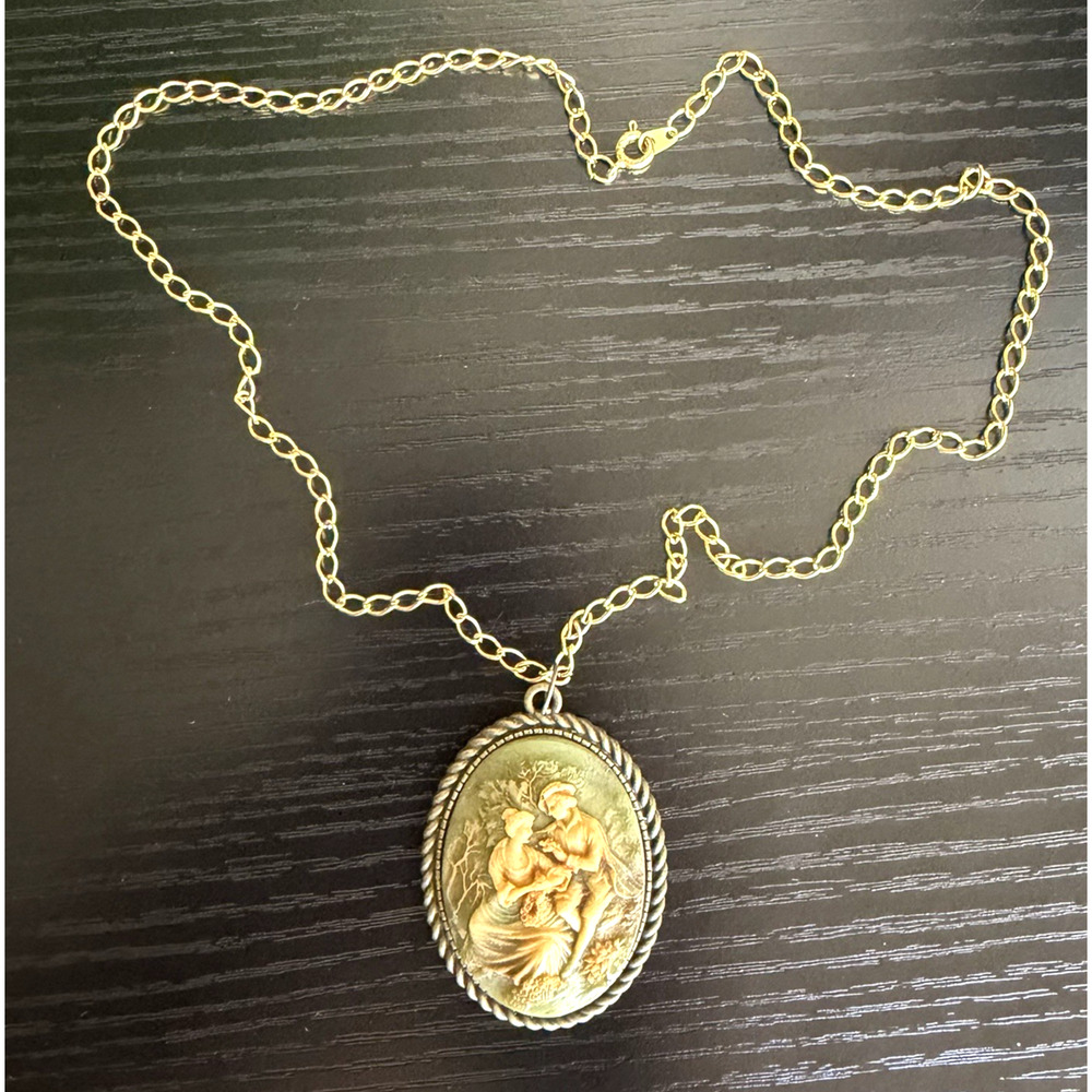 Vintage Romantic Cameo Necklace Couple Scene Gold Tone Oval Pendant 17”